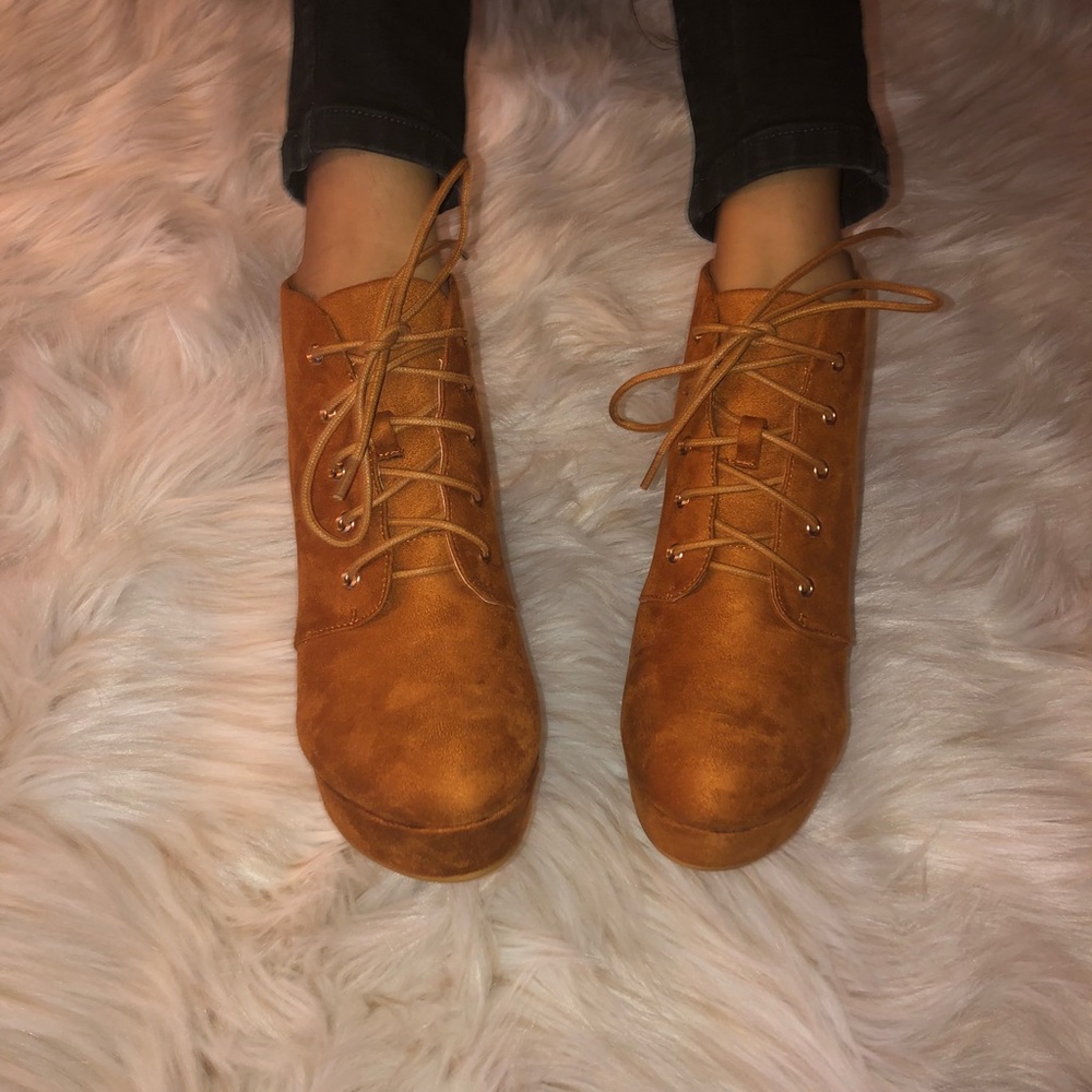 Tan platform ankle booties - Picture 6 of 6
